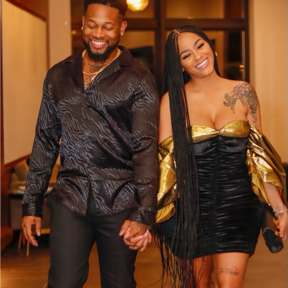 Beautiful New Golden Dress With Black Velvet And 🏷️ Tags - Picture 2 of 4